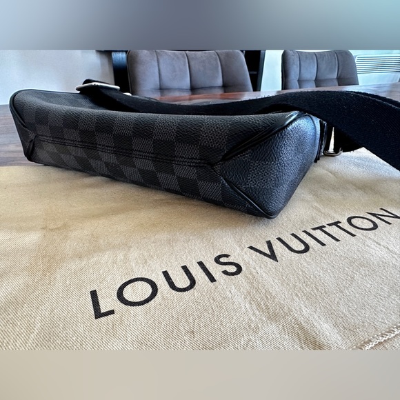 As new, District PM Damier graphite. Perfect condition as seen on the pictures. - Picture 3 of 11